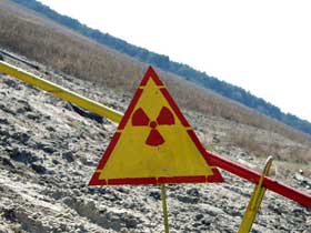 Знак "Радиационная опасность". Фото с сайта fotopalomnik.ru