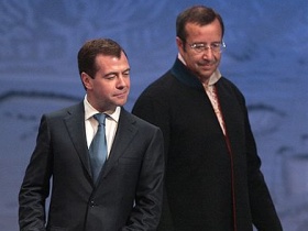 Дмитрий Медведев и Тоомас Хендрик Ильвес. Фото газеты "Коммерсант"