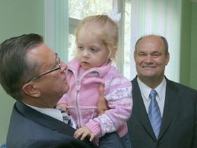 Чиновники и дети, фото с сайта penza.Ru