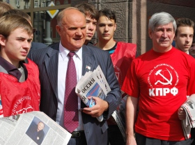 Геннадий Зюганов на акции "Красные в городе". Фото: пресс-службы КПРФ