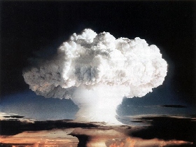 Ядерный взрыв. Фото с сайта: sds-m.ucoz.ru