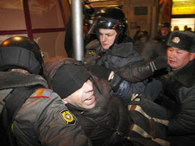 Задержание на Триумфально площади 31 декабря. Фото: daylife.com