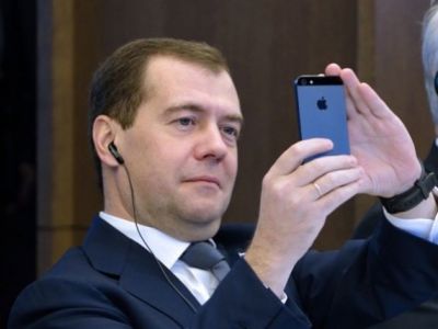 Дмитрий Медведев с Apple. Фото: macdigger.ru