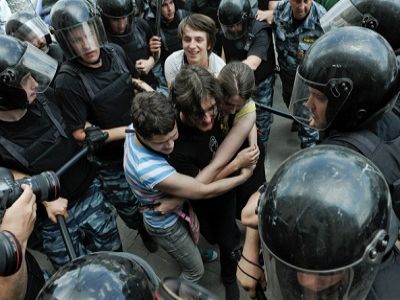 Инцидент на ЛГБТ-акции на Маросовом поле (Петербург), 2013 г. Источник - http://i.mr7.ru/