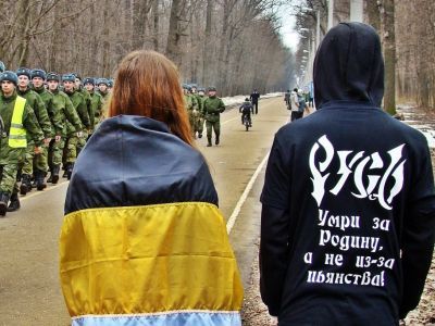 Националисты. Фото: Виктор Шамаев, Каспаров.Ru