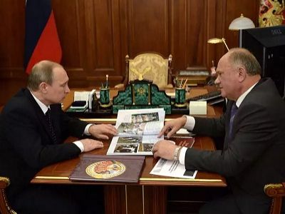 В.Путин и Г.Зюганов, 17.7.15. Источник - http://www.kremlin.ru/events/president/news/50012