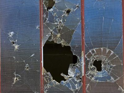 Разбитое стекло. Фото: Global Look Press/CHROMORANGE/Karl Peter Basenau