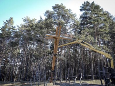 В Куропатах сносят кресты 04.04.2019. Фото: svoboda.org