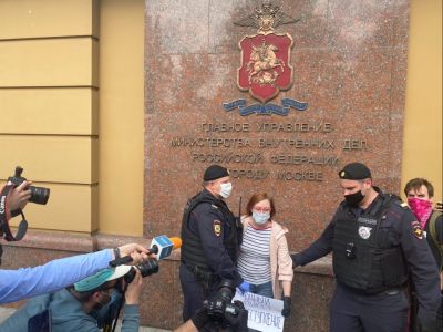 Задержание журналистов у ГУ МВД по Москве.  Фото: Павел Чиков
