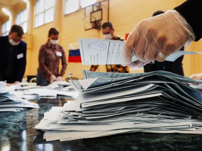 Голосование по конституции. Фото: Антон Ваганов / Reuters