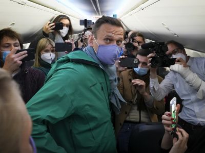 Алексей Навальный в самолете. Фото: AP/ТАСС