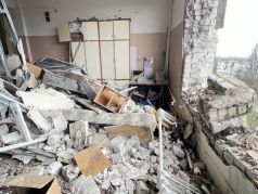 Разрушенное в результате обстрелов РФ здание больницы им. Лучанского в Херсоне, 28 марта 2023. Фото: Суспильне.Херсон