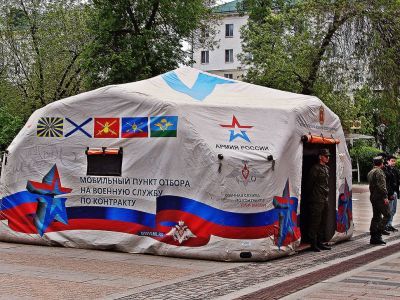Набор добровольцев на улице. Фото: Александр Воронин, Каспаров.Ru